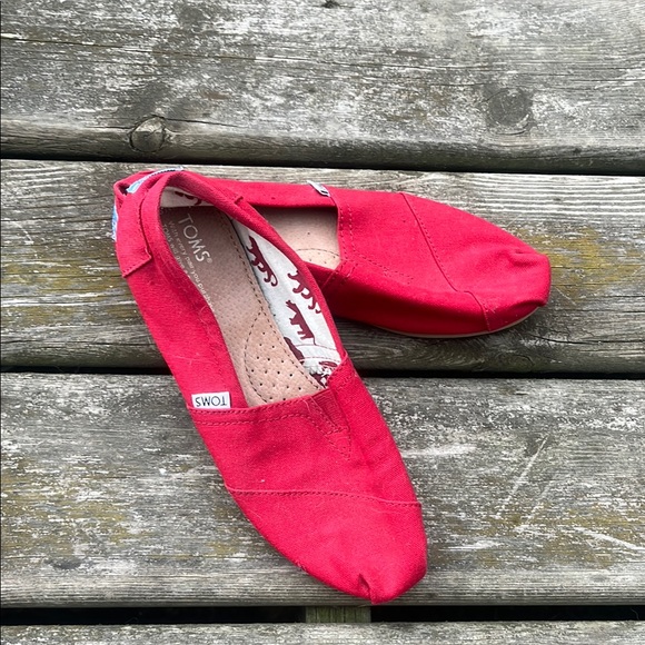 TOMS Women's Classic Alpargata Slip-On Shoe Red Size 8 - Picture 6 of 12